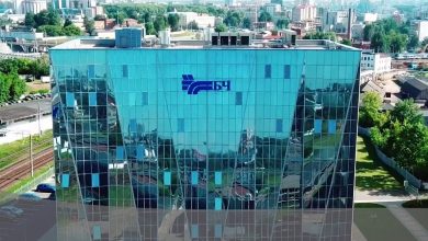 Стеклянное здание с логотипом БЖД, вид сверху