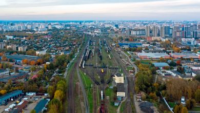 Вид сверху на станцию и городскую застройку
