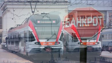 Электропоезд Stadler и знак «Банкрот»