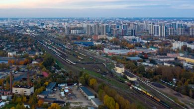Вид сверху на станцию Минск-Сортировочный и городскую застройку