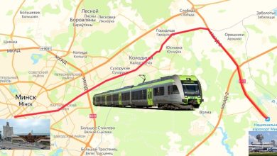 Карта окрестностей Минска с проектируемой линией и изображением электропоезда