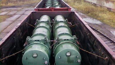 Контейнеры с ракетами в полувагоне, надпись «Изображение носит иллюстративный характер»