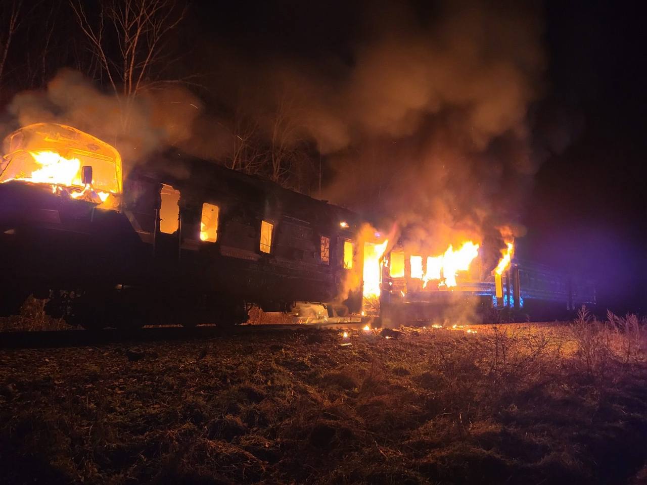Снимок с места пожара на дизель поезде МДП-004, 1 из 4