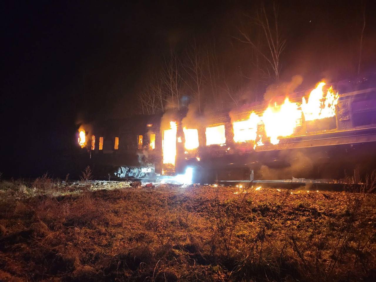 Снимок с места пожара на дизель поезде МДП-004, 4 из 4