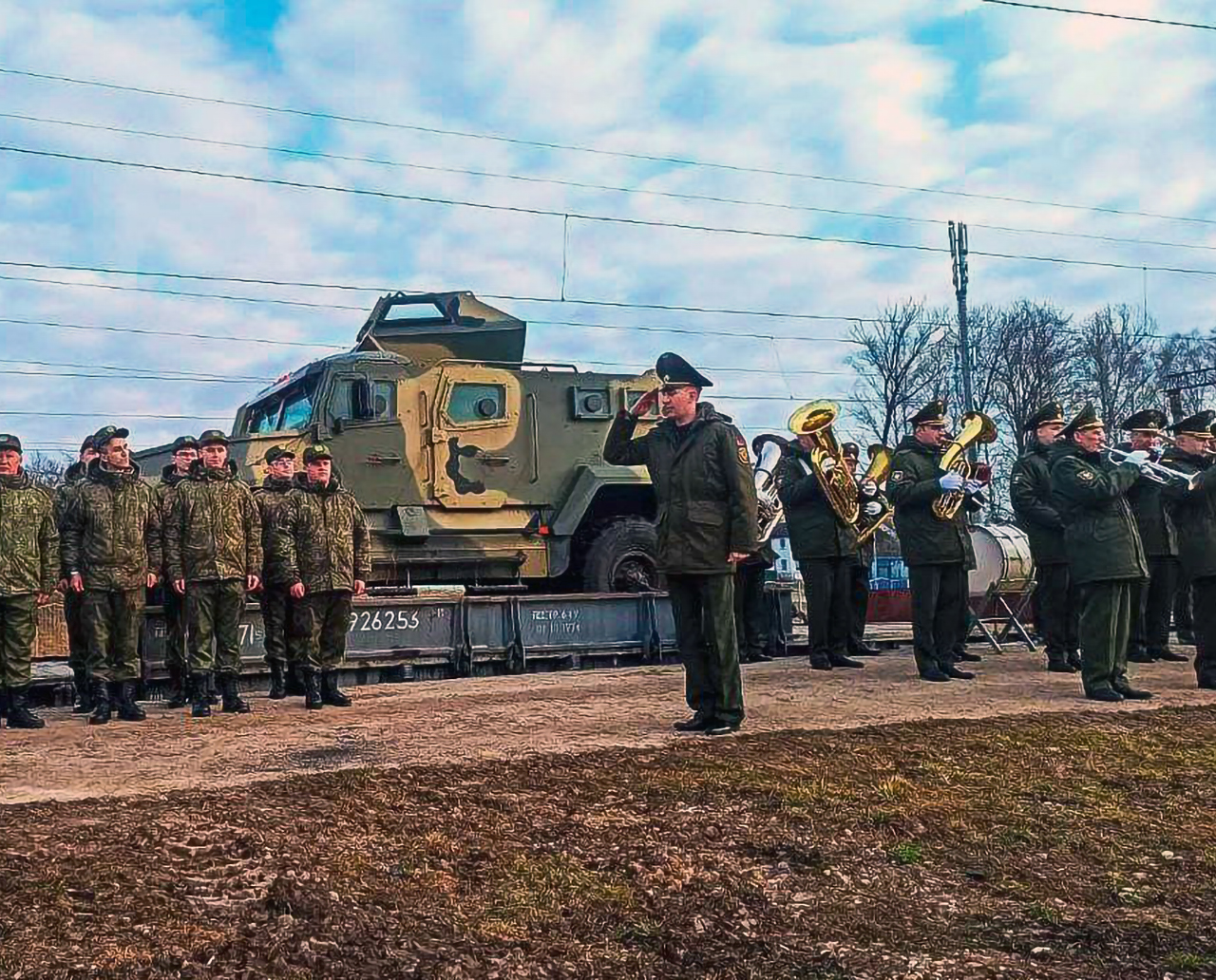 Снимки с места встречи российских военных после прибытия и разгрузки воинского эшелона №961 на станции Озерище, 1 из 4