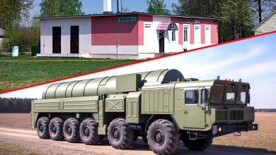 Коллаж: многоосный военный тягач с контейнером и станционное здание