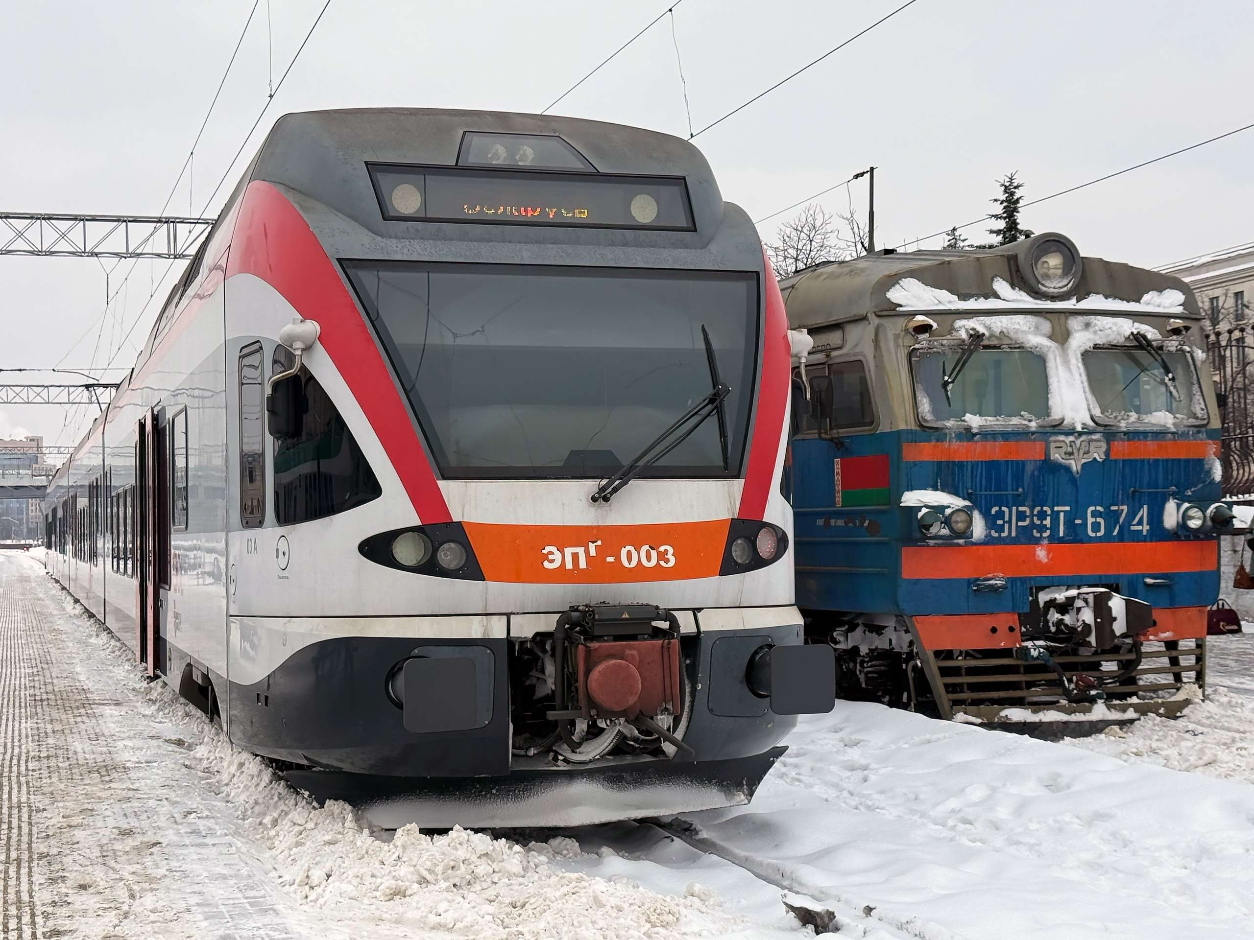 Снимок электропоезда ЭПг-003, эксплуатируемого в настоящее время на городских линиях