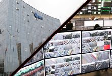 Коллаж: высотное офисное здание и видеостена диспетчерского зала с изображениями железнодорожных путей
